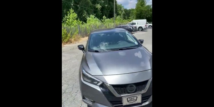 Discover Practicality and Efficiency: 2020 Nissan Versa – The Perfect Daily Driver!